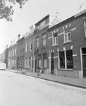 882008 Gezicht op de voorgevels van de huizen Bankaplein 26 (rechts)-lager te Utrecht.